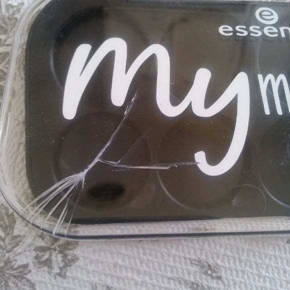 Essence Cosmetics bundle - Picture 8 of 8